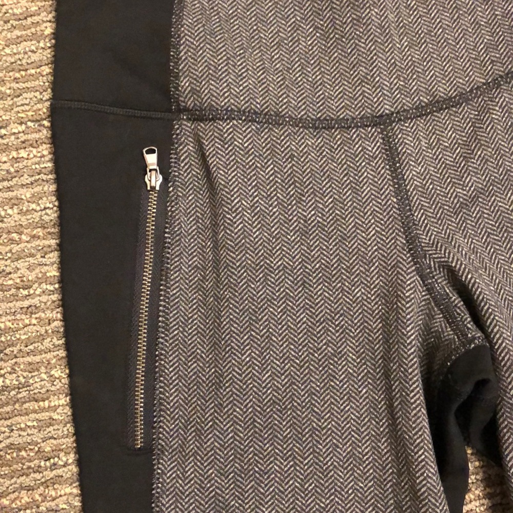 Old navy active leggings - Picture 2 of 5